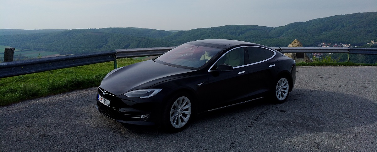 Tesla Model S pri Hainburgu
