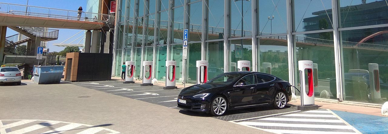 Tesla Model S s neobmedzeným superchargingom